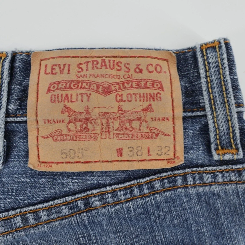Levi Strauss 505 Regular Fit Mens Jeans 38x32 (measures‎ 31
